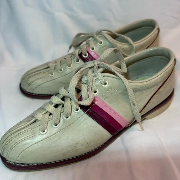Classic Women's Bowling Shoes with Pink Accent - Picture 2 of 8